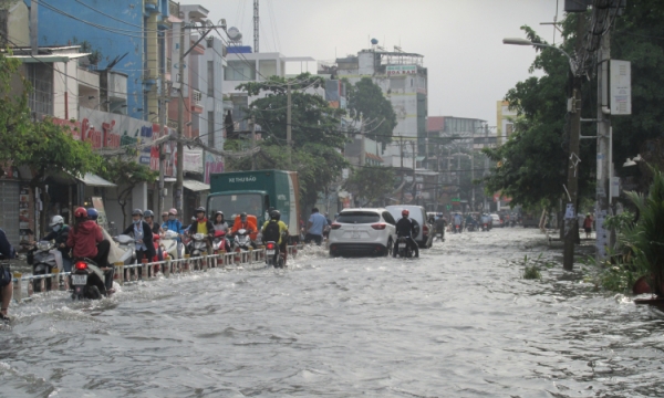TP.HCM: Sau cơn mưa lớn, quận Gò Vấp có thêm nhiều con sông